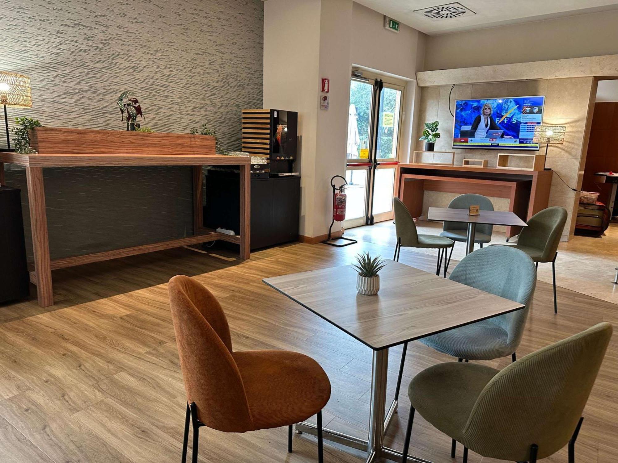 Novotel Roma Est Exterior photo
