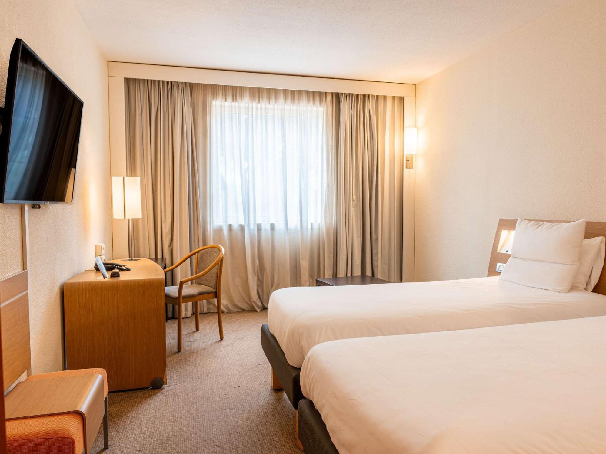 Novotel Roma Est Exterior photo