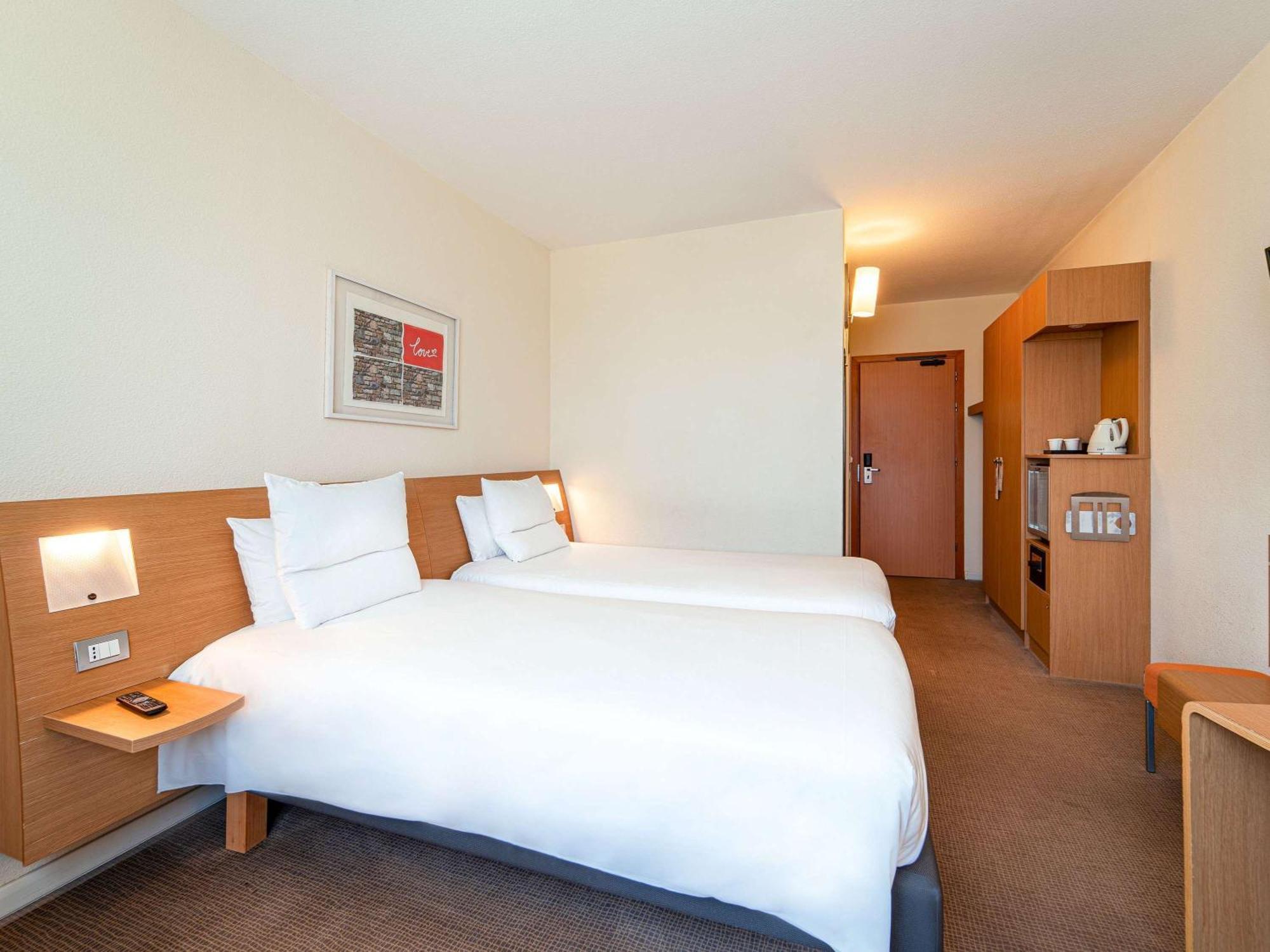 Novotel Roma Est Exterior photo