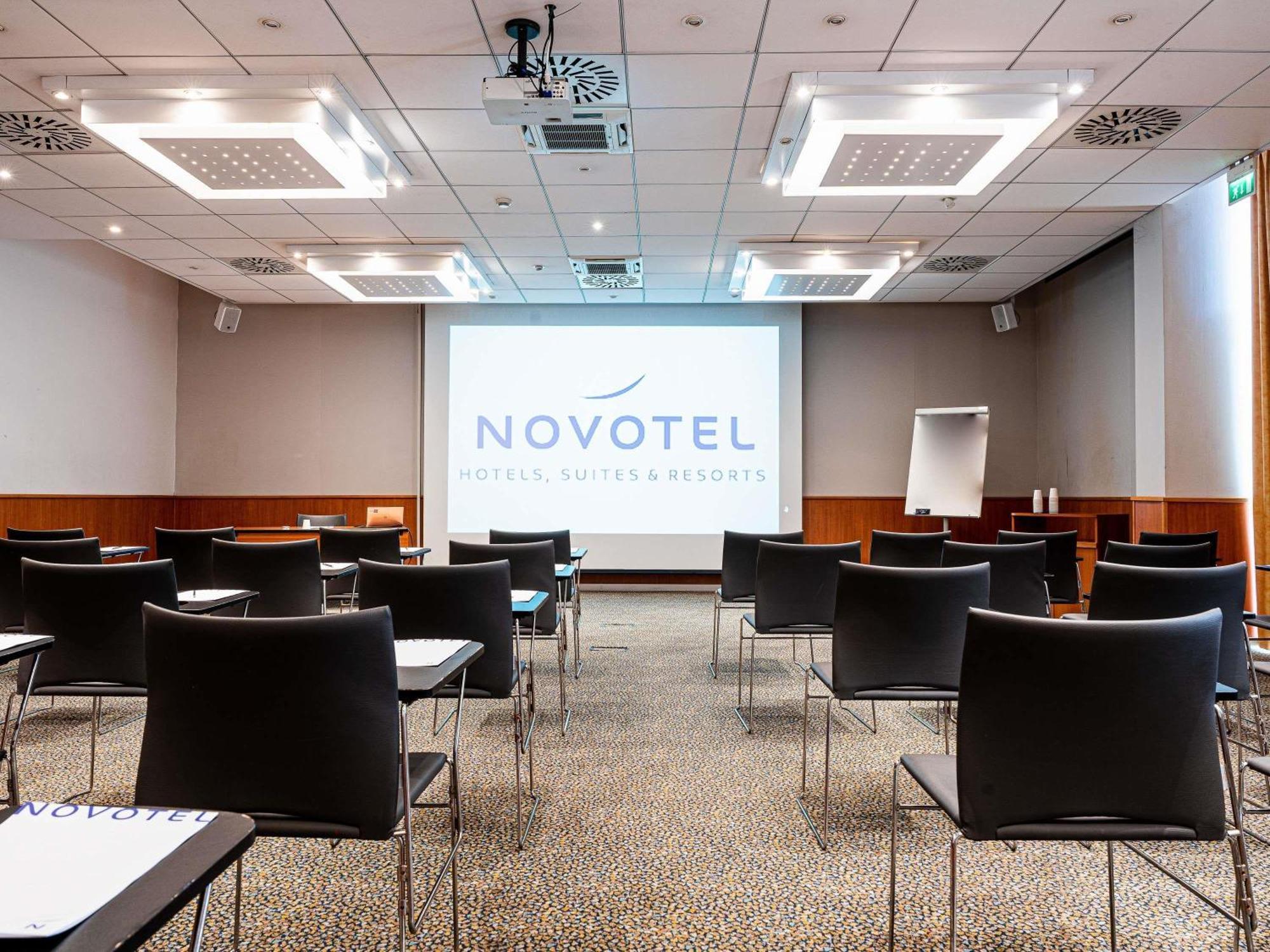 Novotel Roma Est Exterior photo