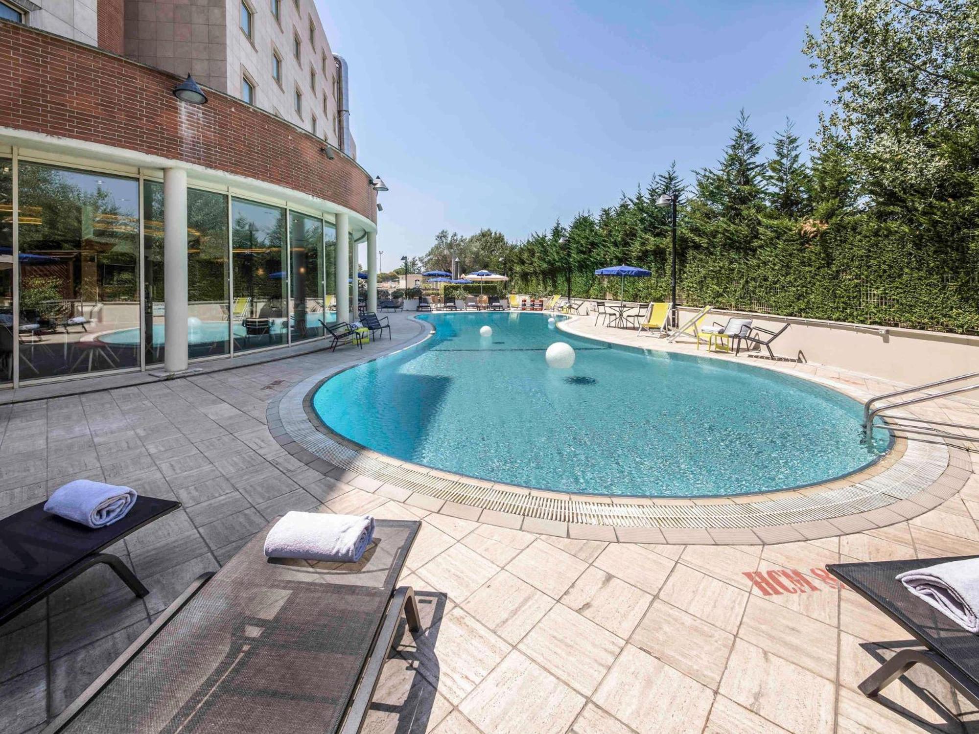 Novotel Roma Est Exterior photo